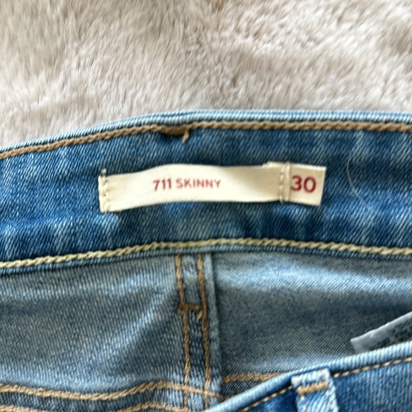 Like new Women's Levi's® 711™ Skinny Jeans - Picture 2 of 6